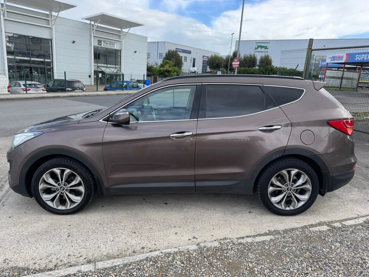 Hyundai Santa Fe 2013 5 seat crew cab 4x4 auto - Image 4