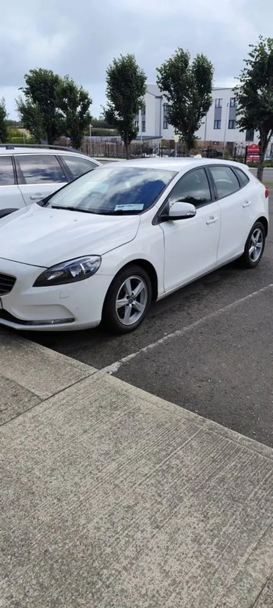 2013 Volvo V40 - Image 1