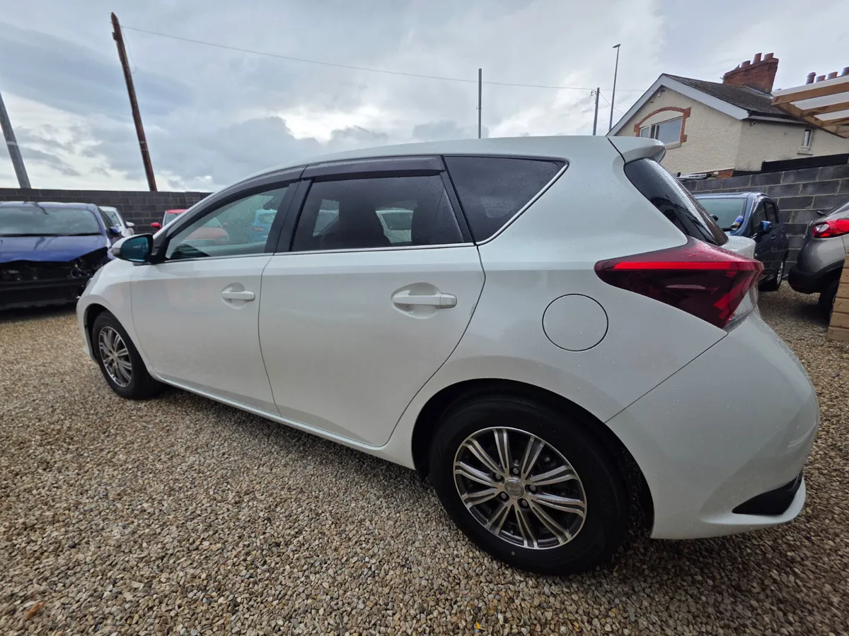 Toyota Auris 1.5 Automatic - Image 3