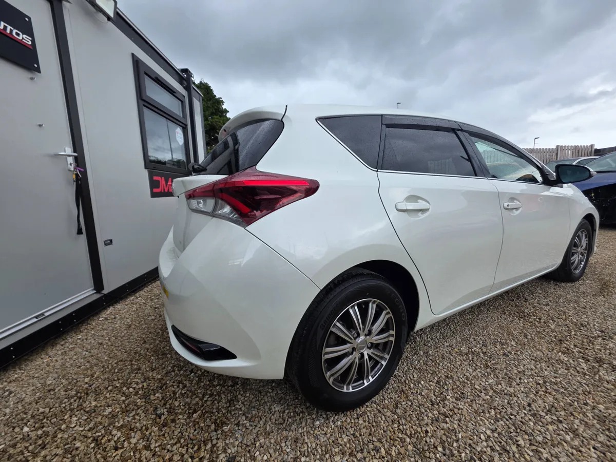 Toyota Auris 1.5 Automatic - Image 4
