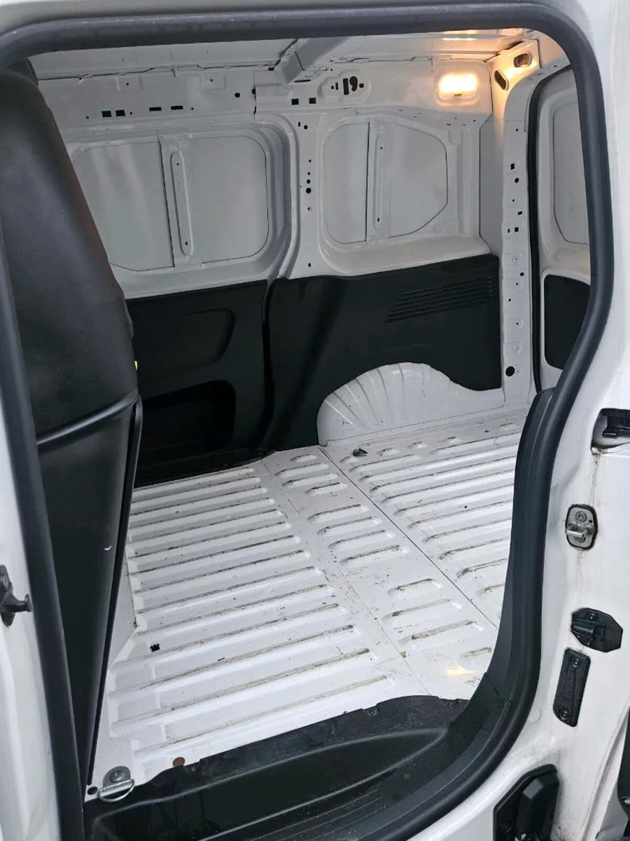 2021 peugeot partner - Image 4
