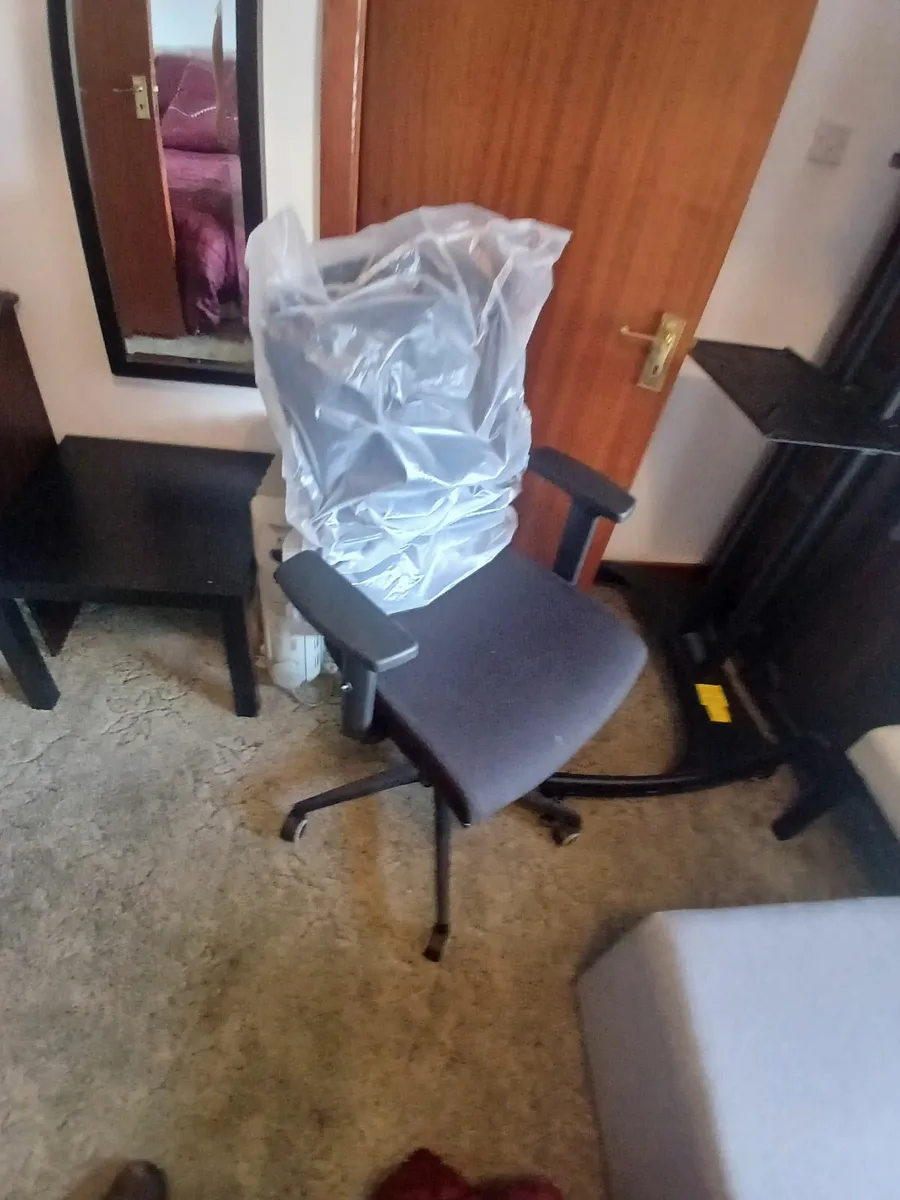 Office chair new....on wheels delivered - Image 1