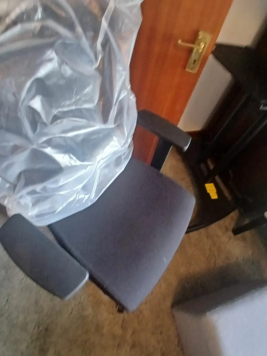 Office chair new....on wheels delivered - Image 3