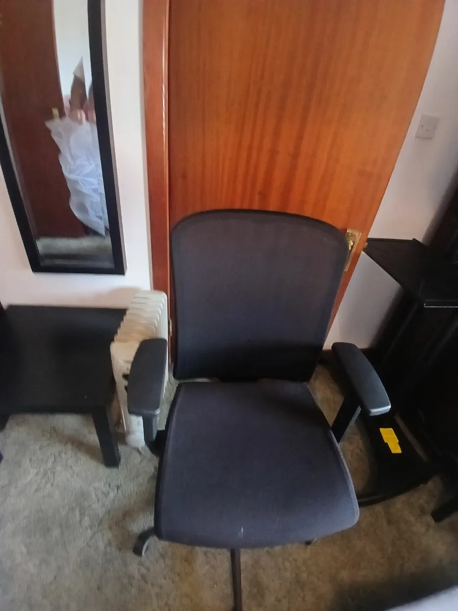 Office chair new....on wheels delivered - Image 4