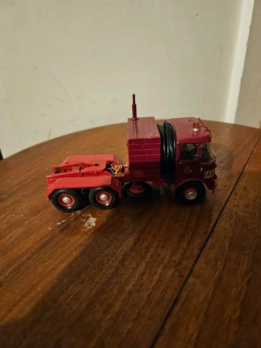 Corgi Circus Fair Ground Showmans Code3 Truck - Image 3
