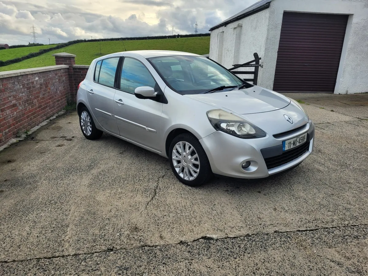 Renault Clio 2011 €2800 Read the ADD - Image 2