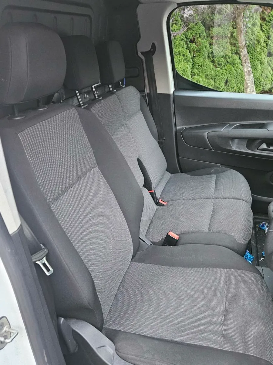 221 Peugeot partner no vat €10,250 - Image 4
