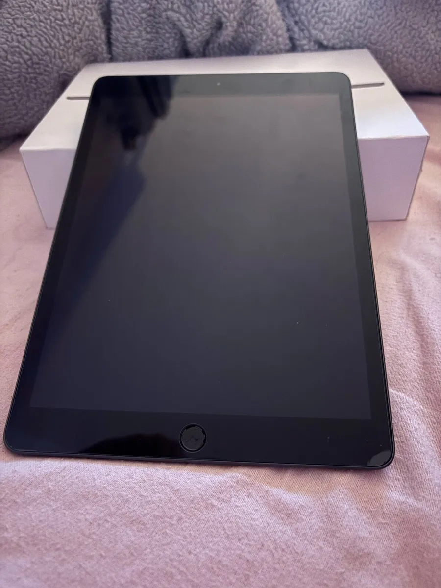 iPad 7th gen - Image 2