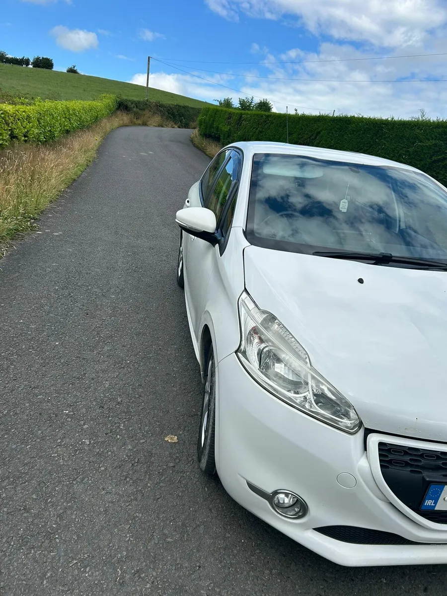 Peugeot 208 - Image 2