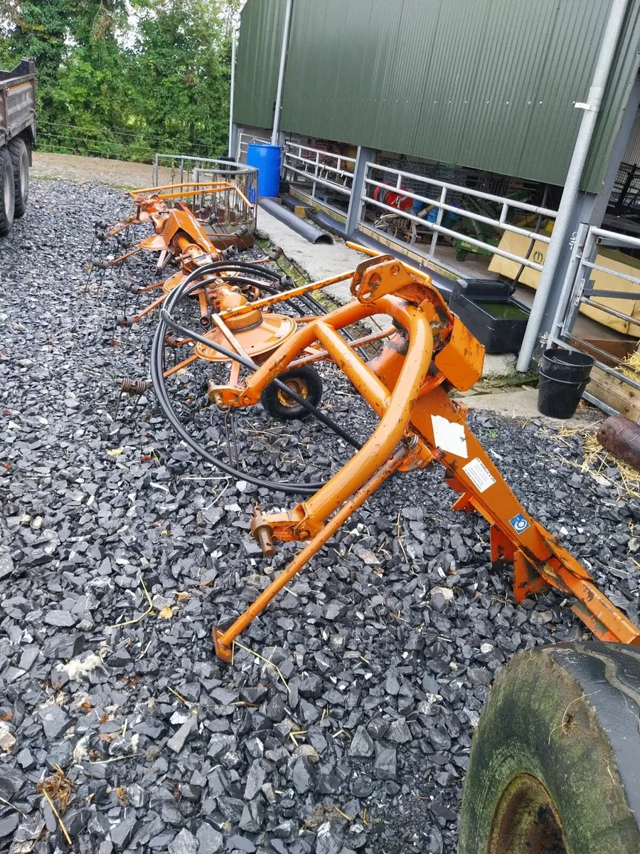 Kuhn tedder