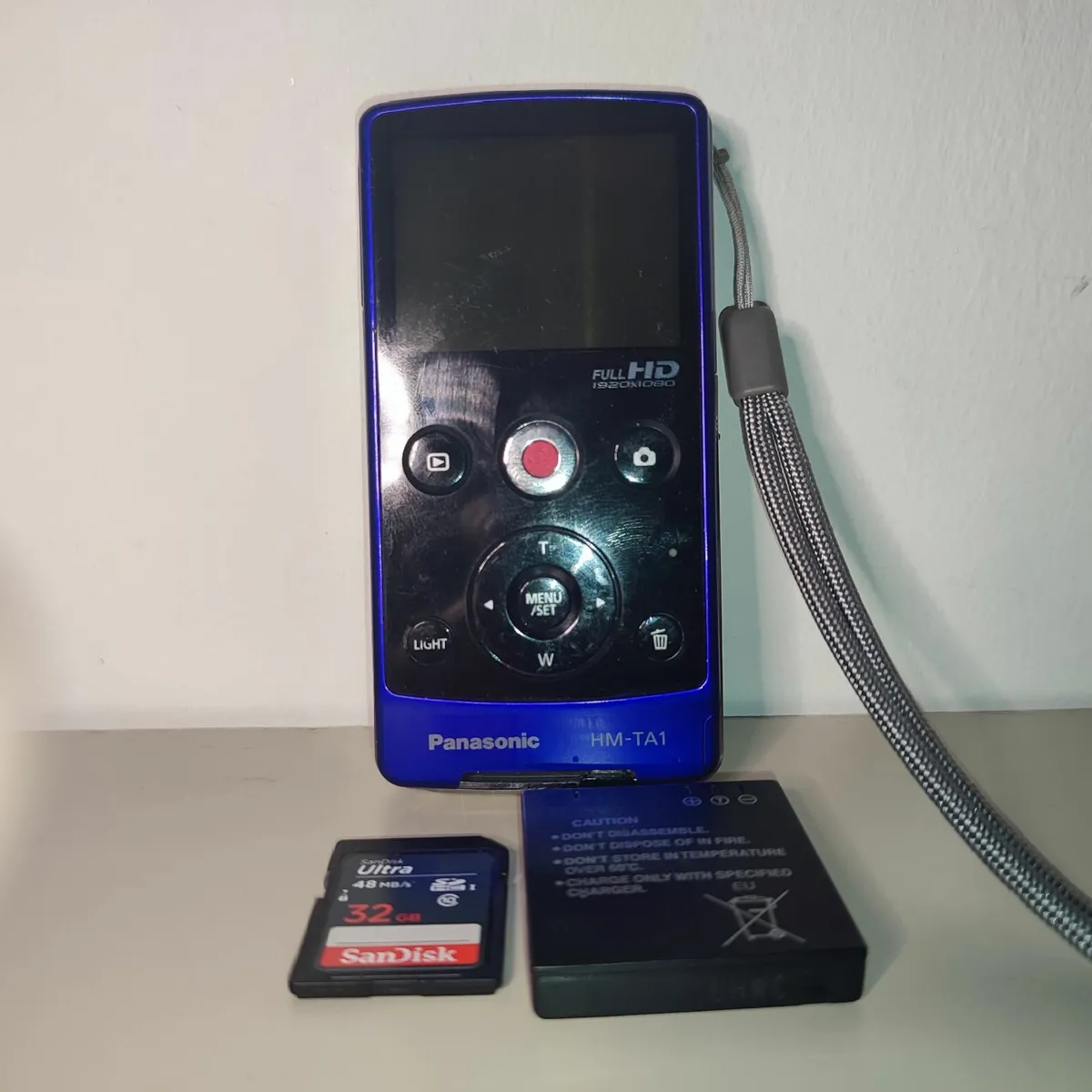 Panasonic HM-TA1 High DefinitionHandheld Camcorder - Image 4