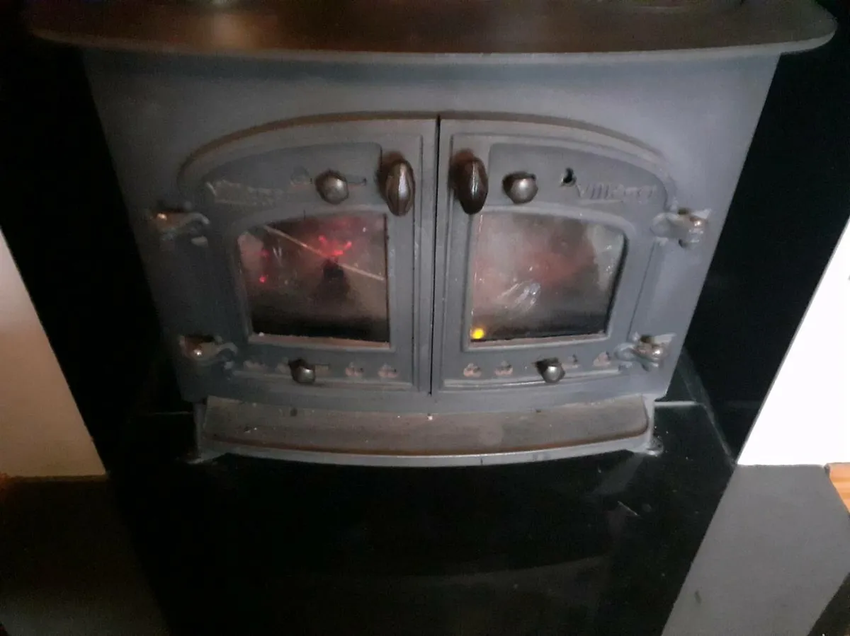 Village stove with back boiler - Image 1