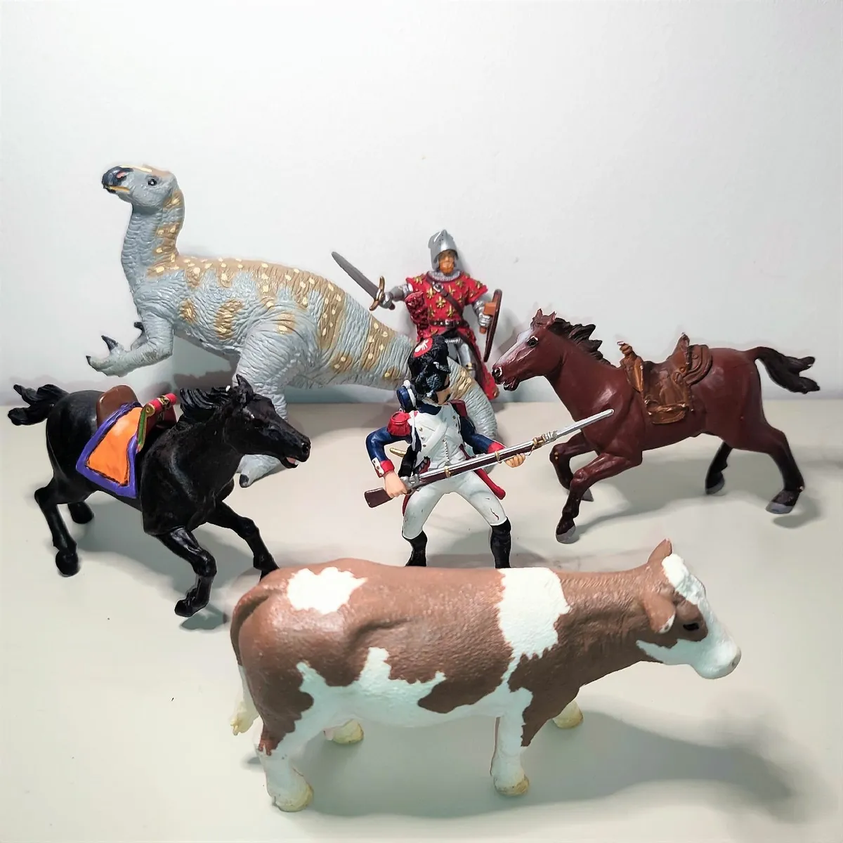 Collection of scleich , carnegie and papo figures - Image 1