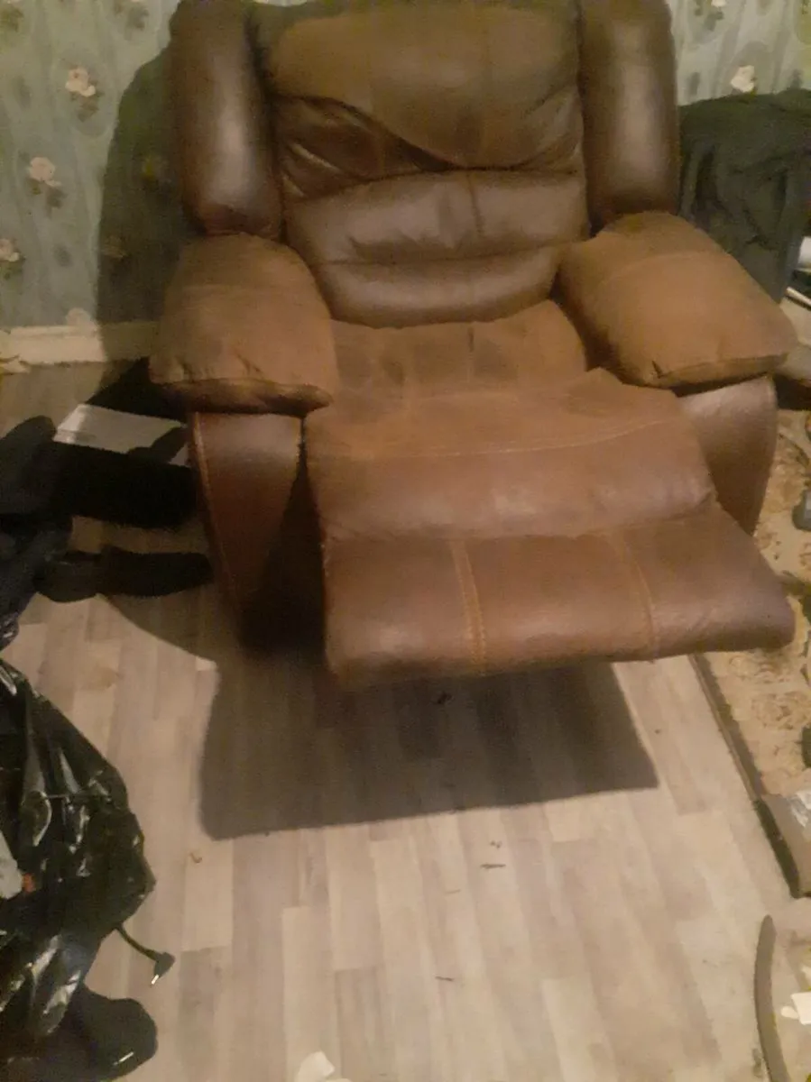 Recliner - Image 2