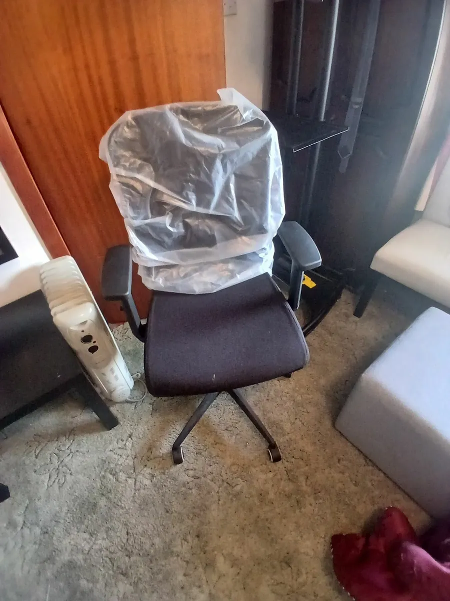 Office 🏬 chair 💺  & desk new delivered - Image 2