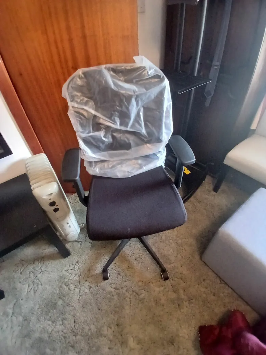 Office 🏬 chair 💺  & desk new delivered - Image 4