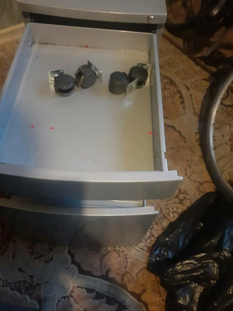 Filing cabinet - Image 1