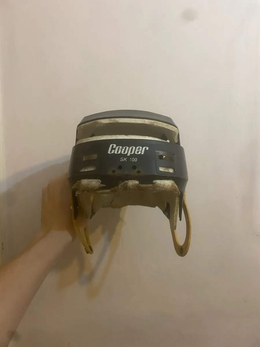 Black old newstyle Cooper sk100 hurling helmet - Image 1