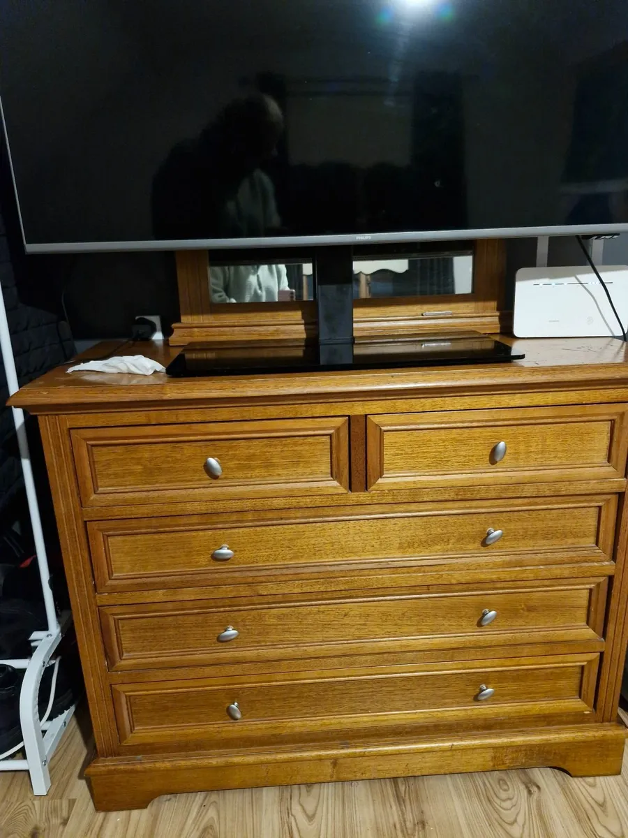 Bedroom furniture, tv,box shelfs, matching mirror - Image 4
