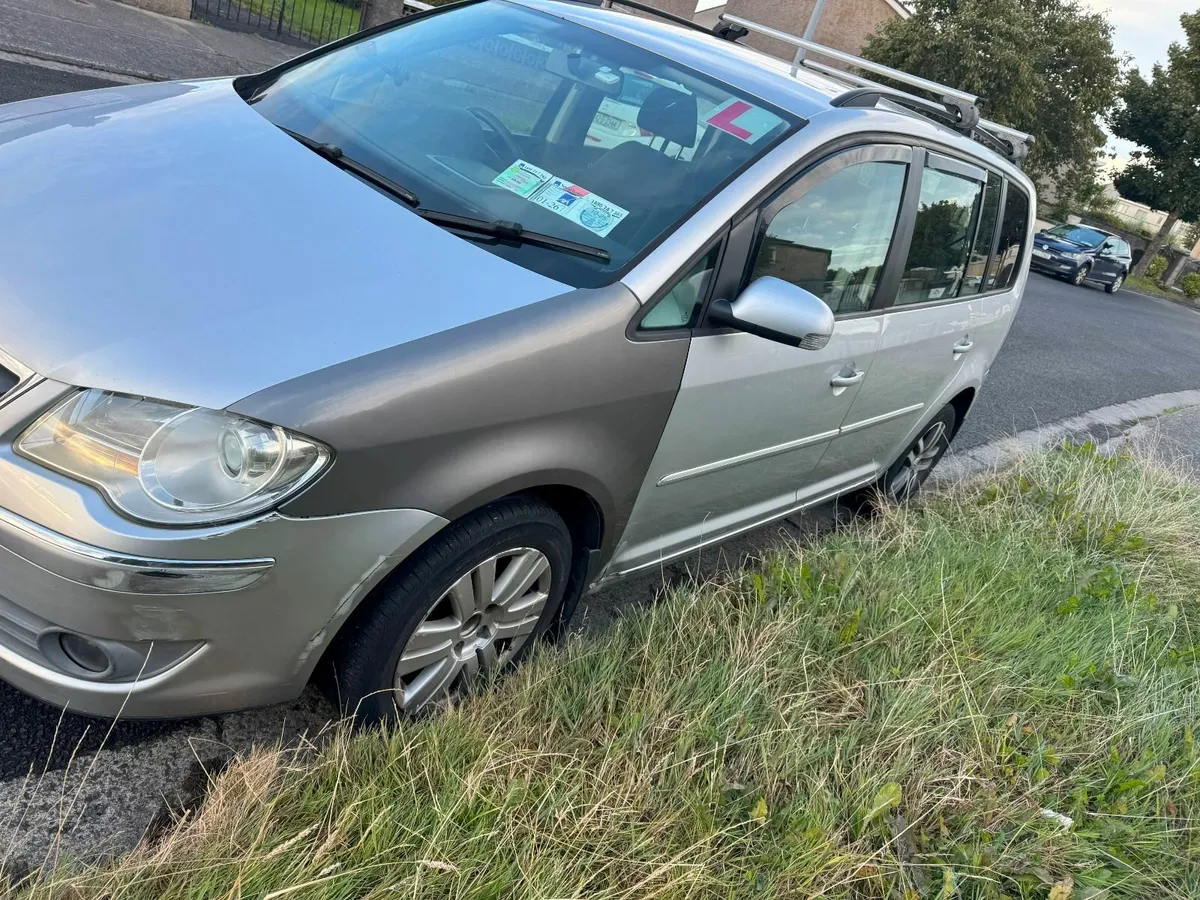 Volkswagen Touran 2007 - Image 2