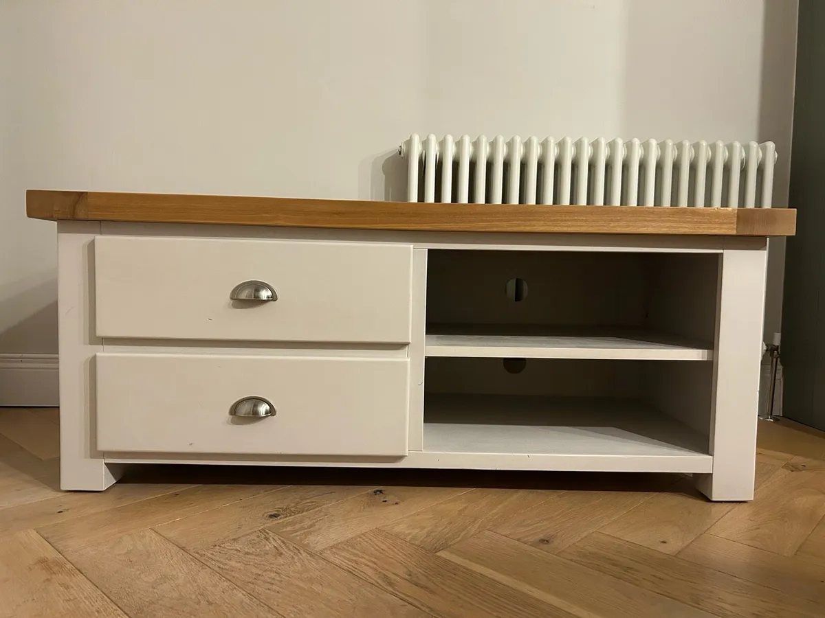 TV Unit - Image 1