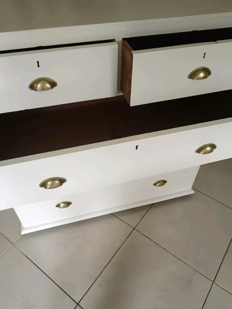Chest of drawers - Image 2