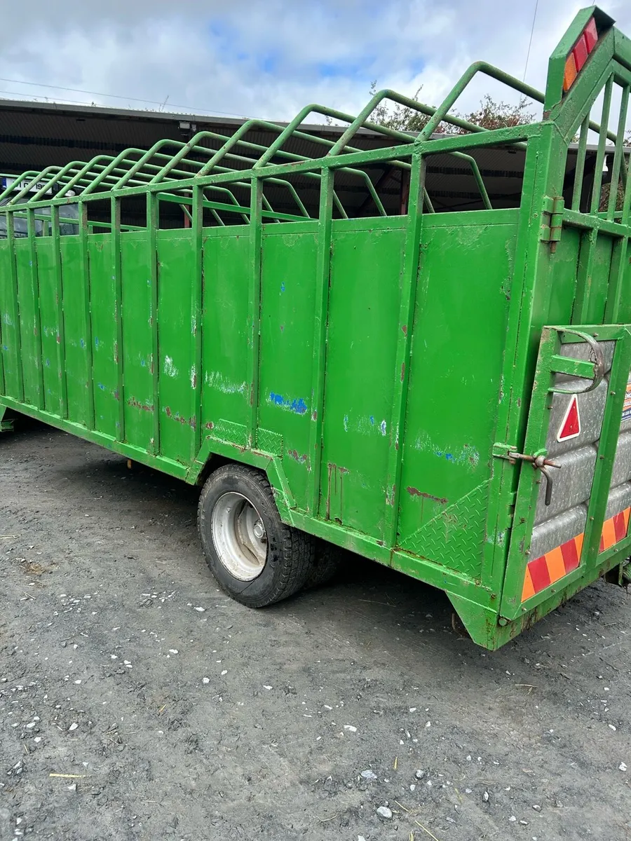 16 ft cattle trailer - Image 3