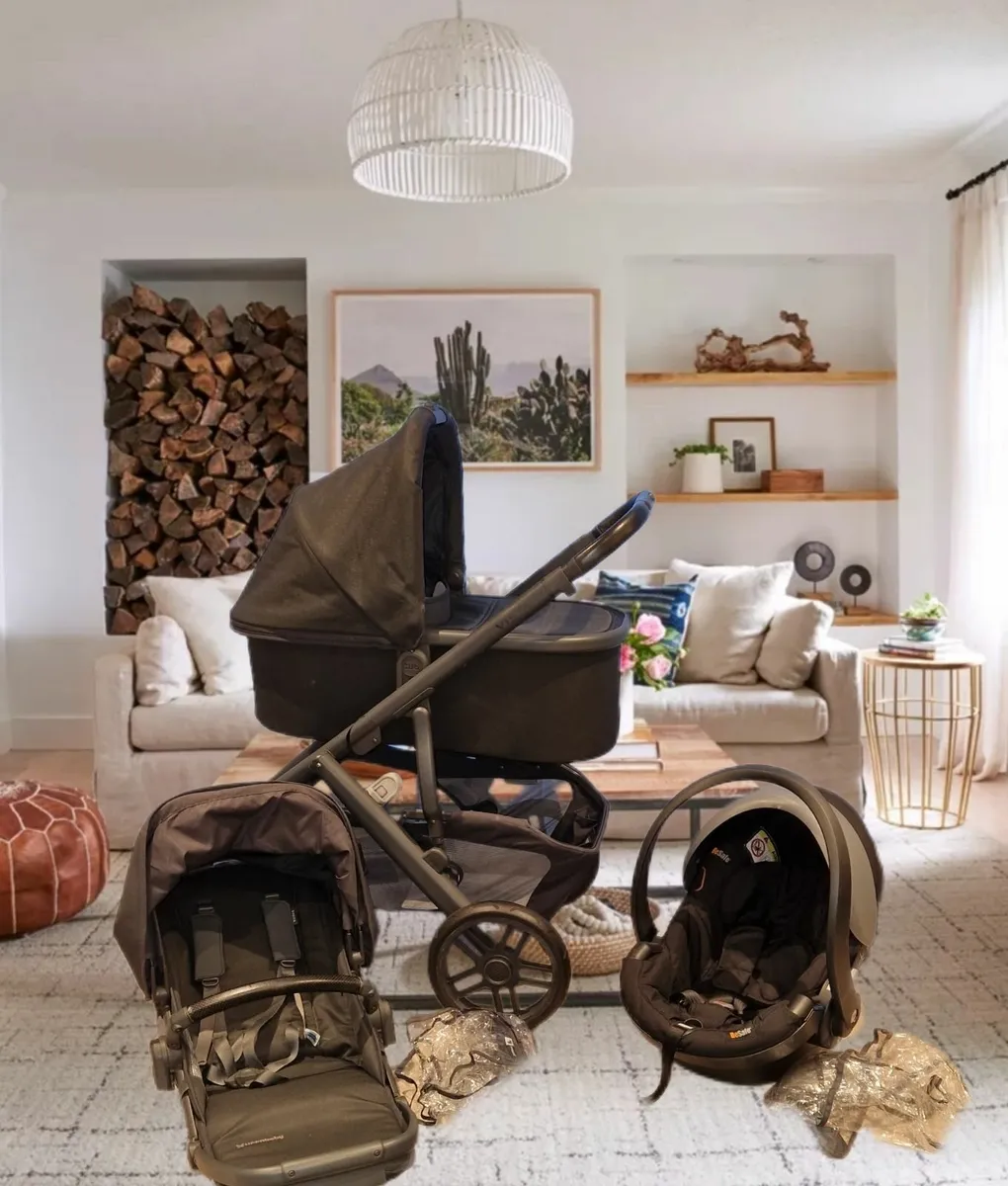 FANTASTIC CONDITION UPPABABY VISTA V2 - Image 1