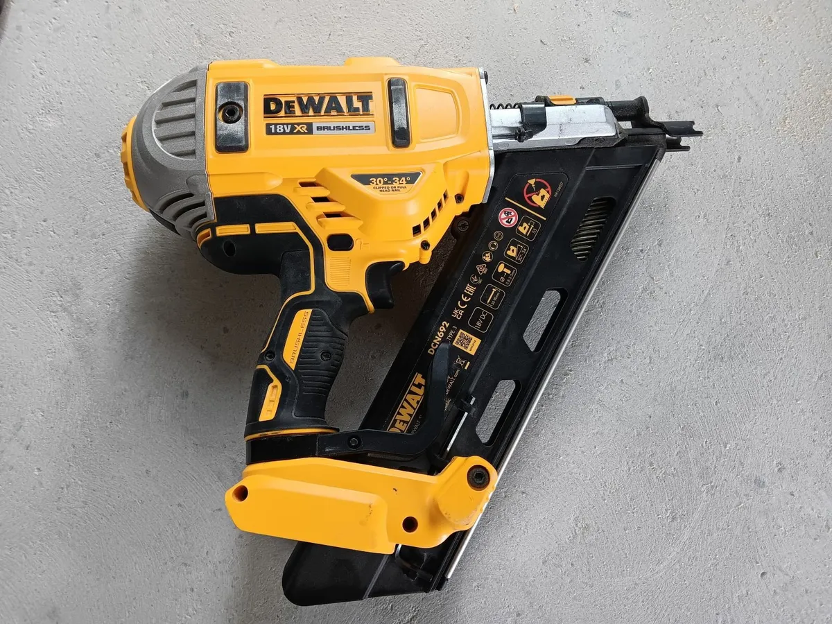 Dewalt DCN692N Nail Gun - Image 1