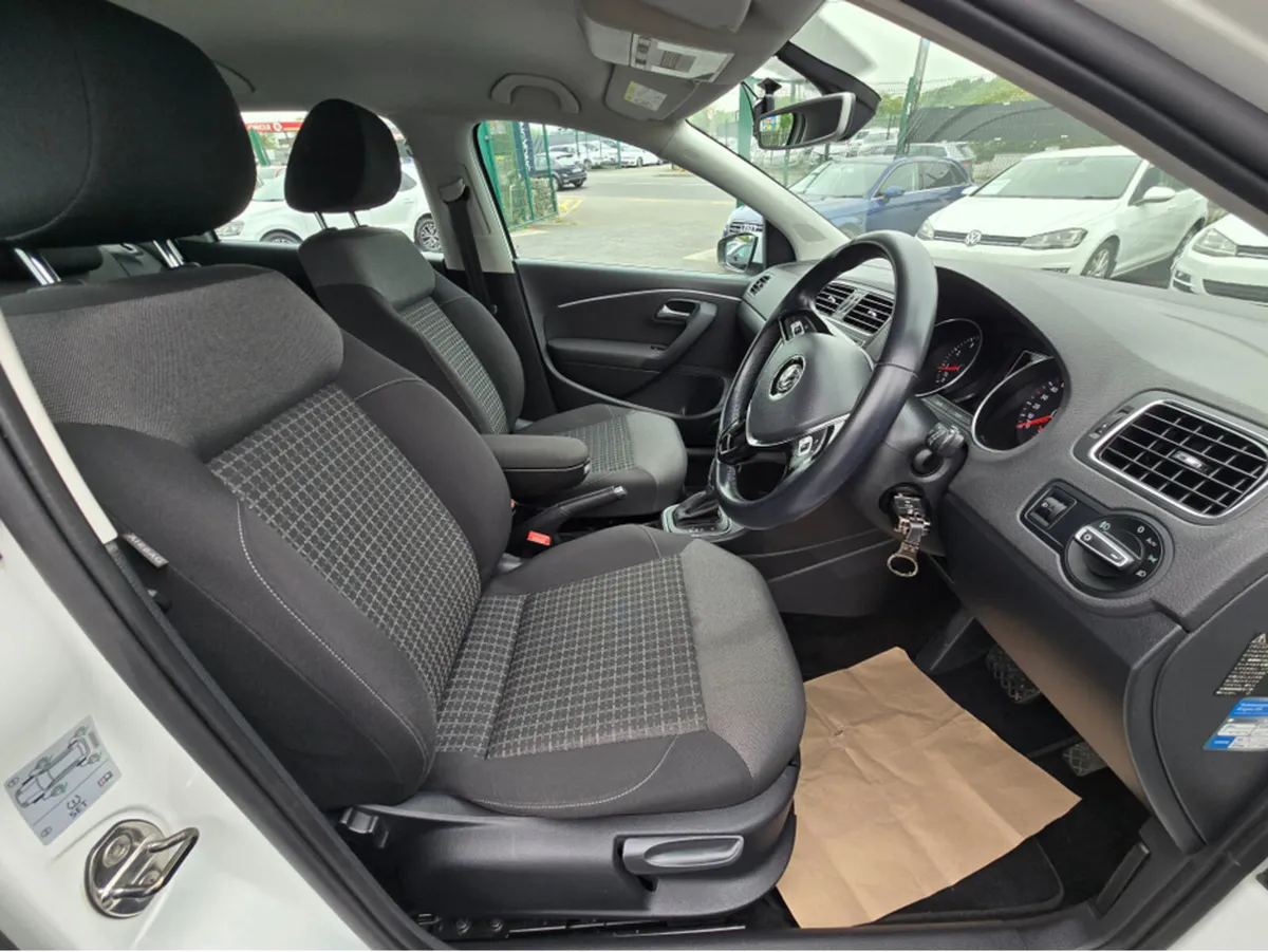 Volkswagen Polo 1.2 TSI  COMFORTLINE  / ALLOYS / R - Image 4