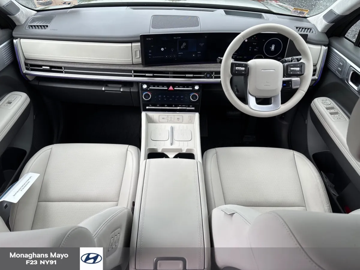 Hyundai Santa Fe PHEV PREMIUM 4WD - Image 2