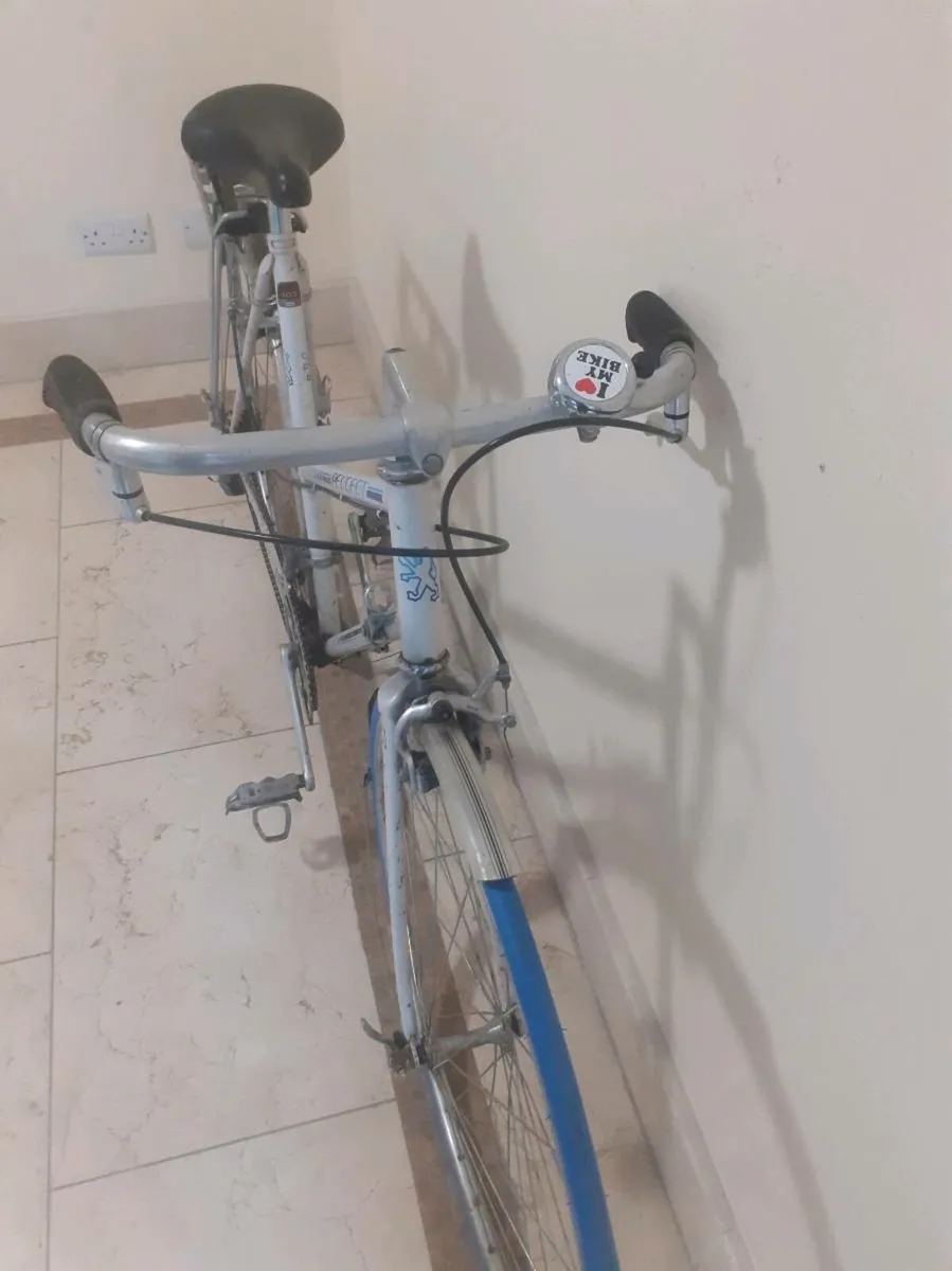 Womans Peugeot city bike - Image 3
