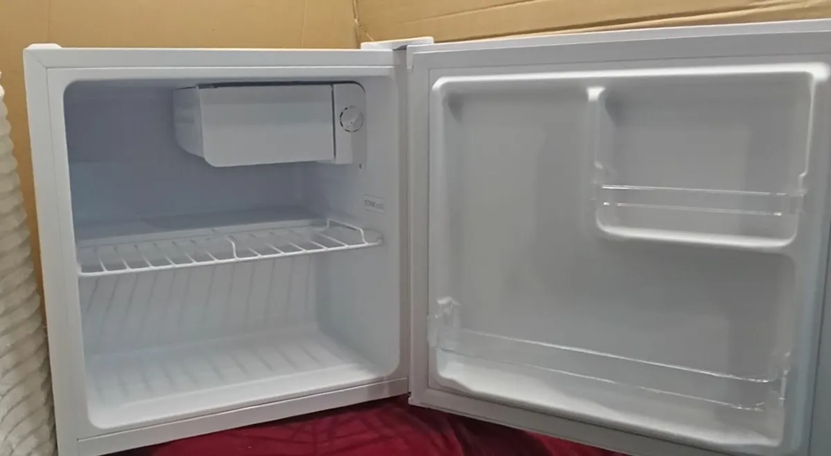 Powerpoint Mini Fridge – Excellent Condition. - Image 2