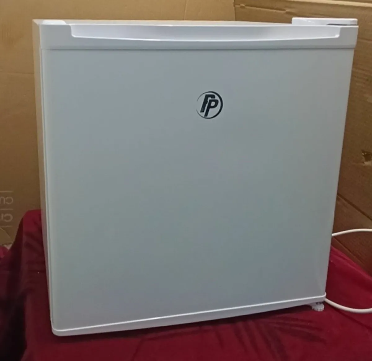 Powerpoint Mini Fridge – Excellent Condition. - Image 1