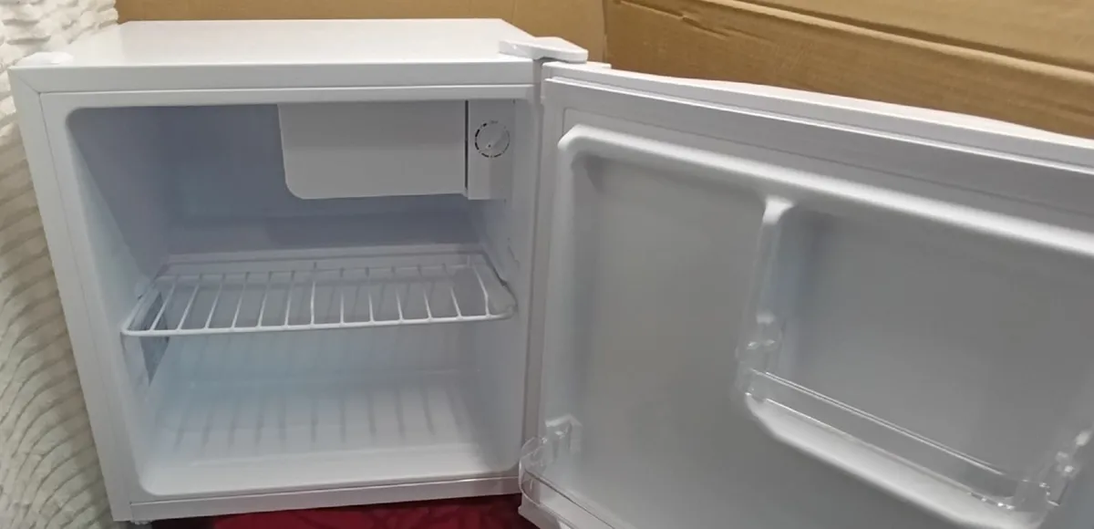 Powerpoint Mini Fridge – Excellent Condition. - Image 3