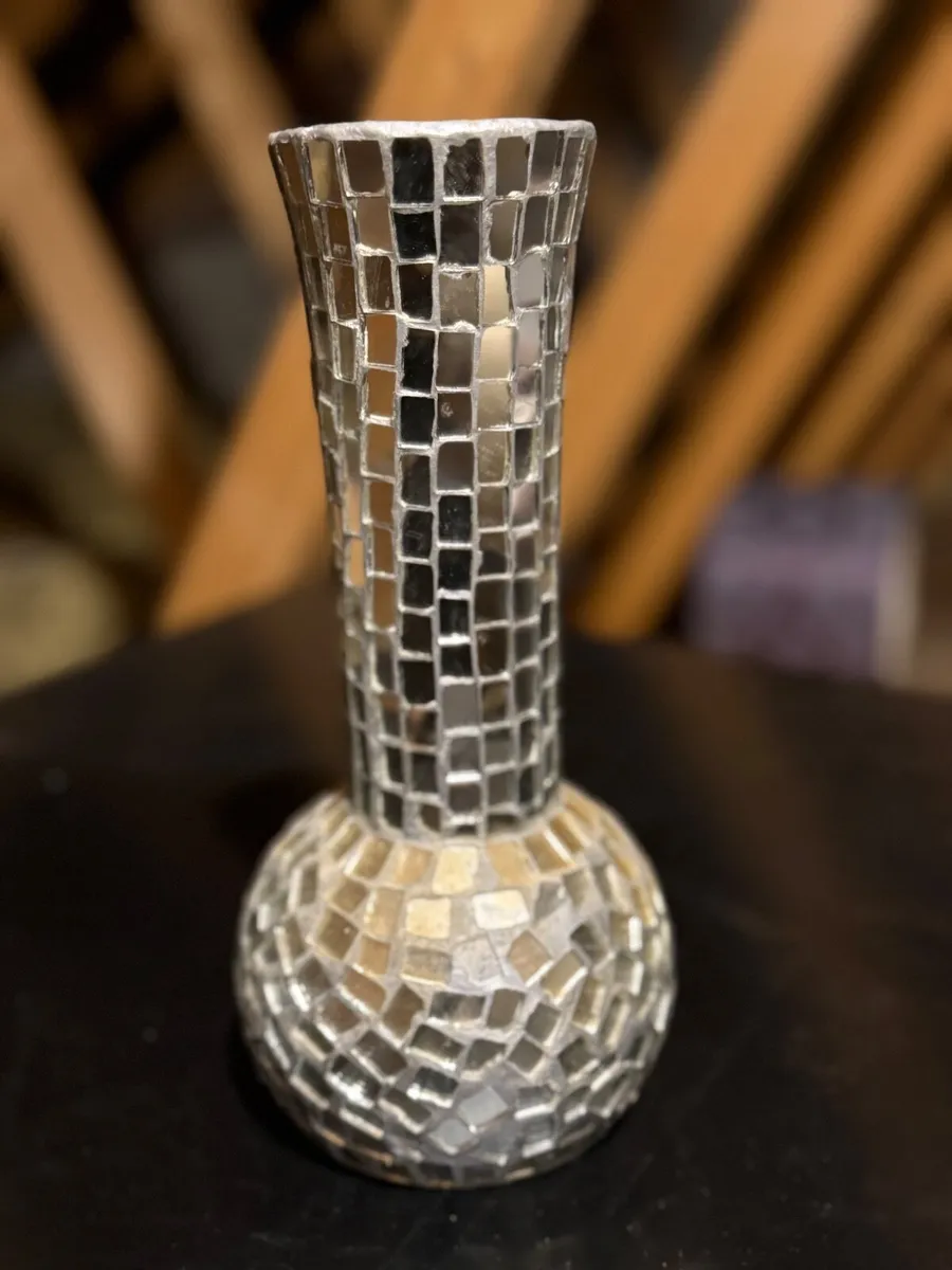 Glass Vase – Elegant Decorative Piece
