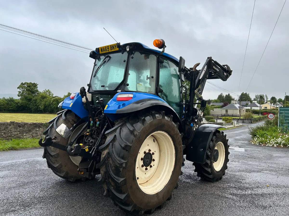 2019 New Holland T5-105 with Loader - Image 3