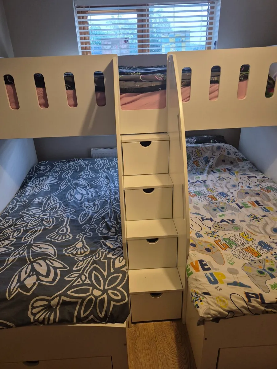 Triple  sleeper bed - Image 1
