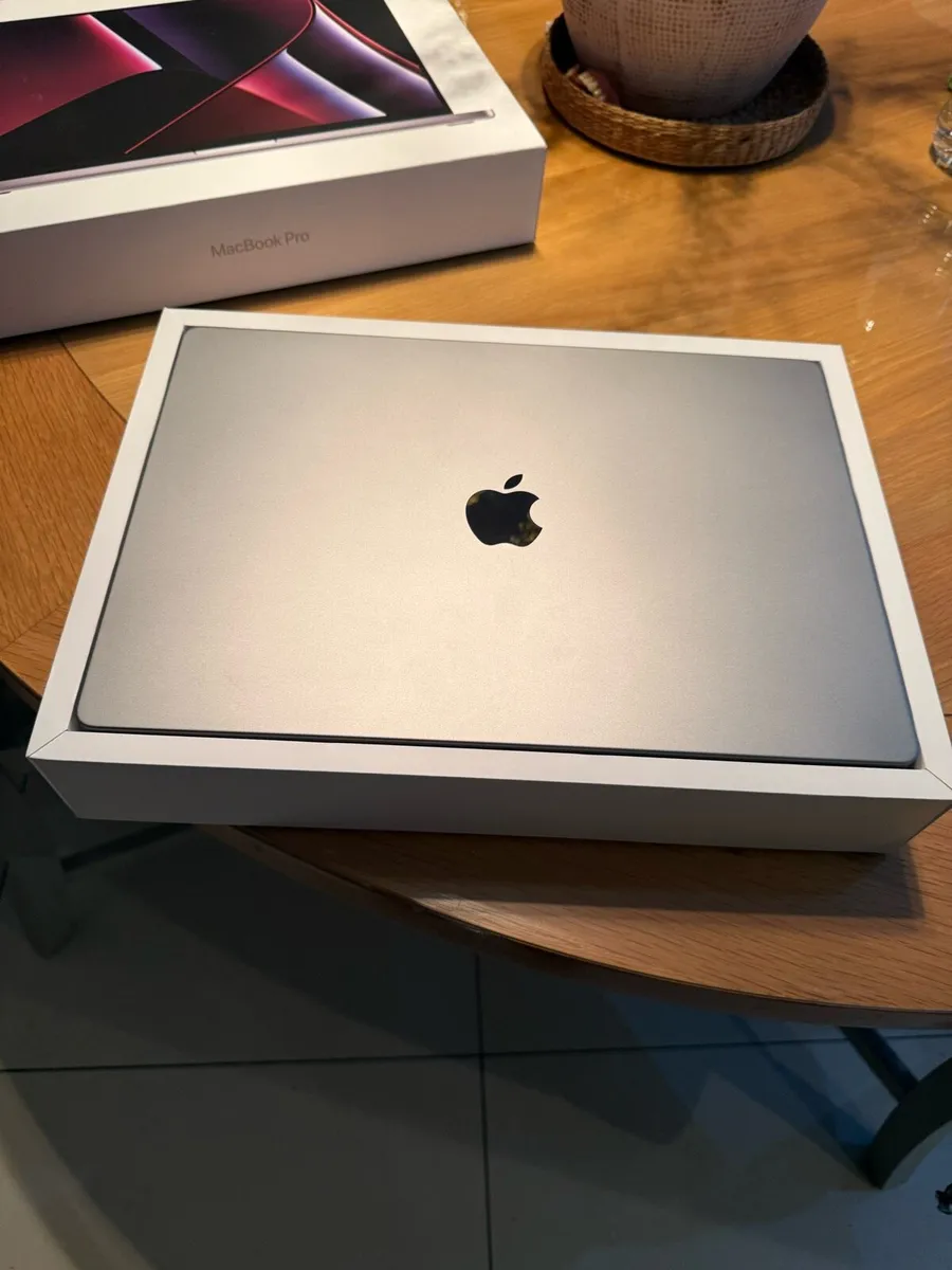 MacBook M2 Pro 16” Mint - Image 2