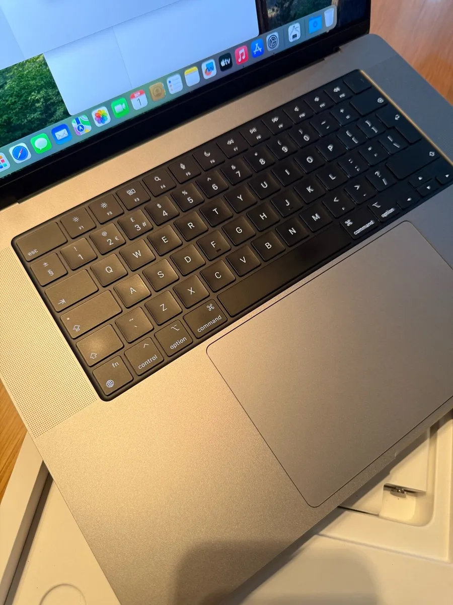 MacBook M2 Pro 16” Mint - Image 4