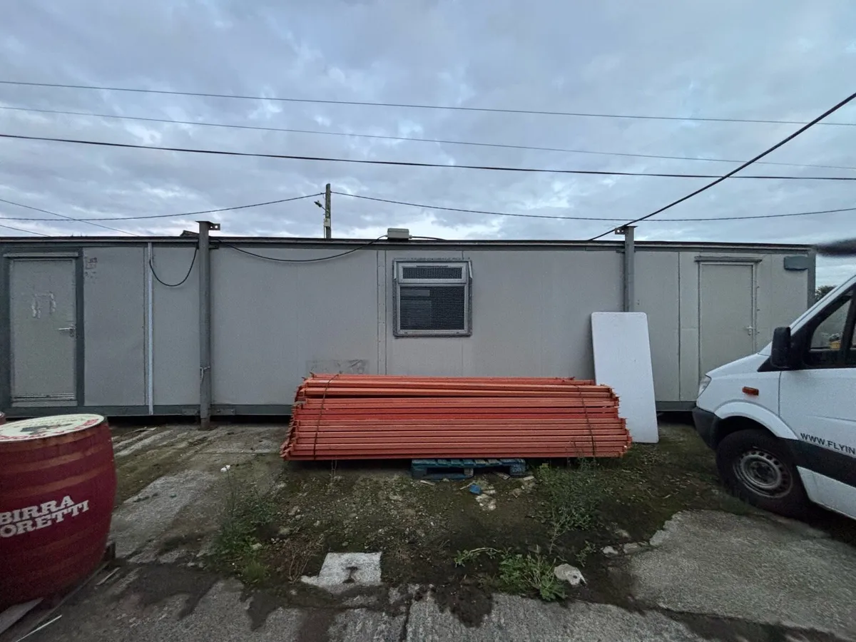40ft x 12ft cabin - Image 1