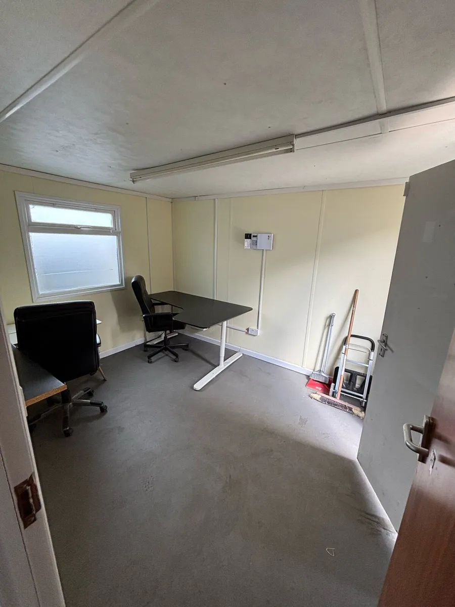 40ft x 12ft cabin - Image 3