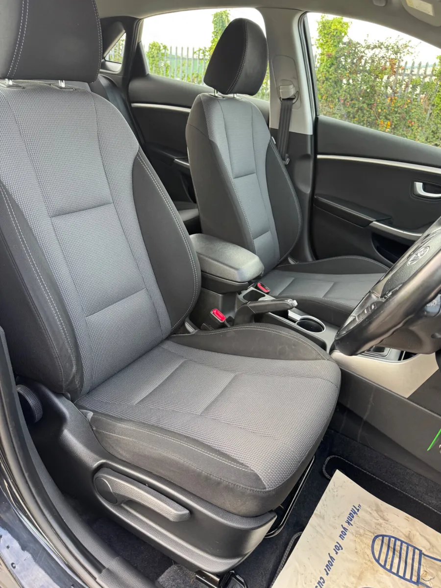 Hyundai i30 2015 deluxe 1.6 crdi - Image 4