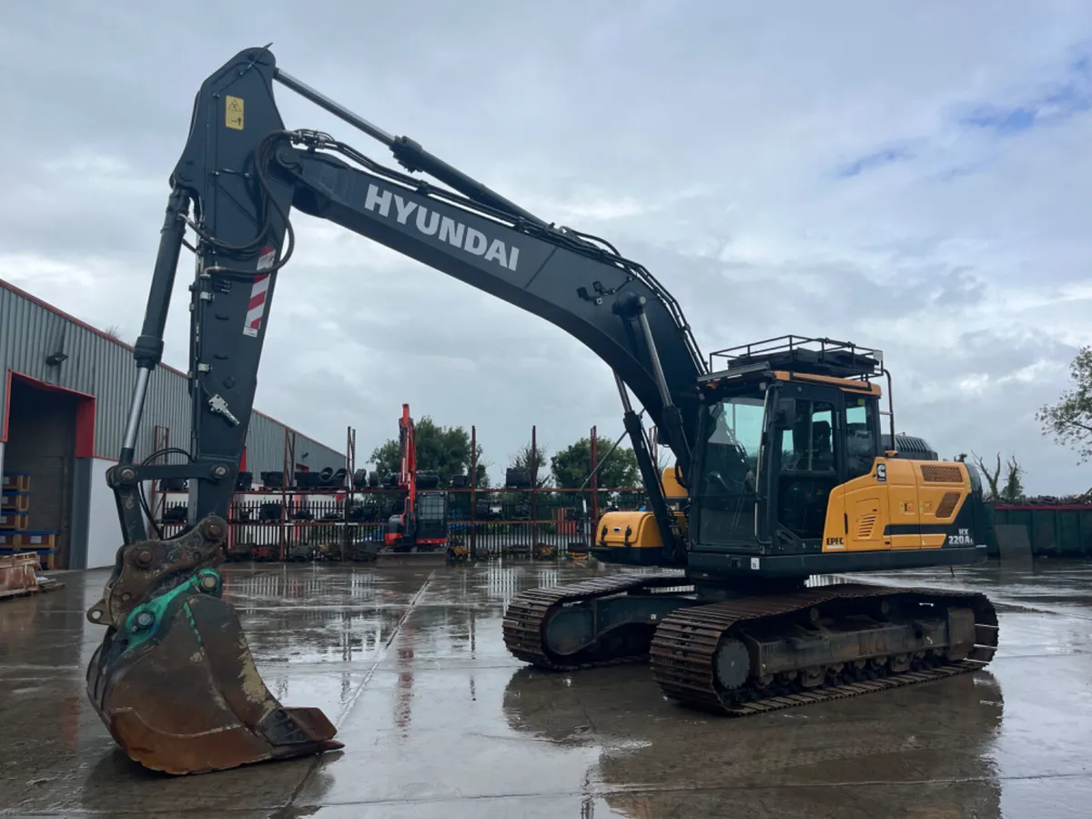 2022 Hyundai HX220AL Excavator - Image 2