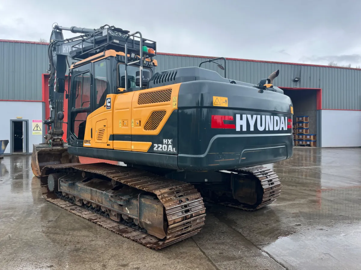 2022 Hyundai HX220AL Excavator - Image 3