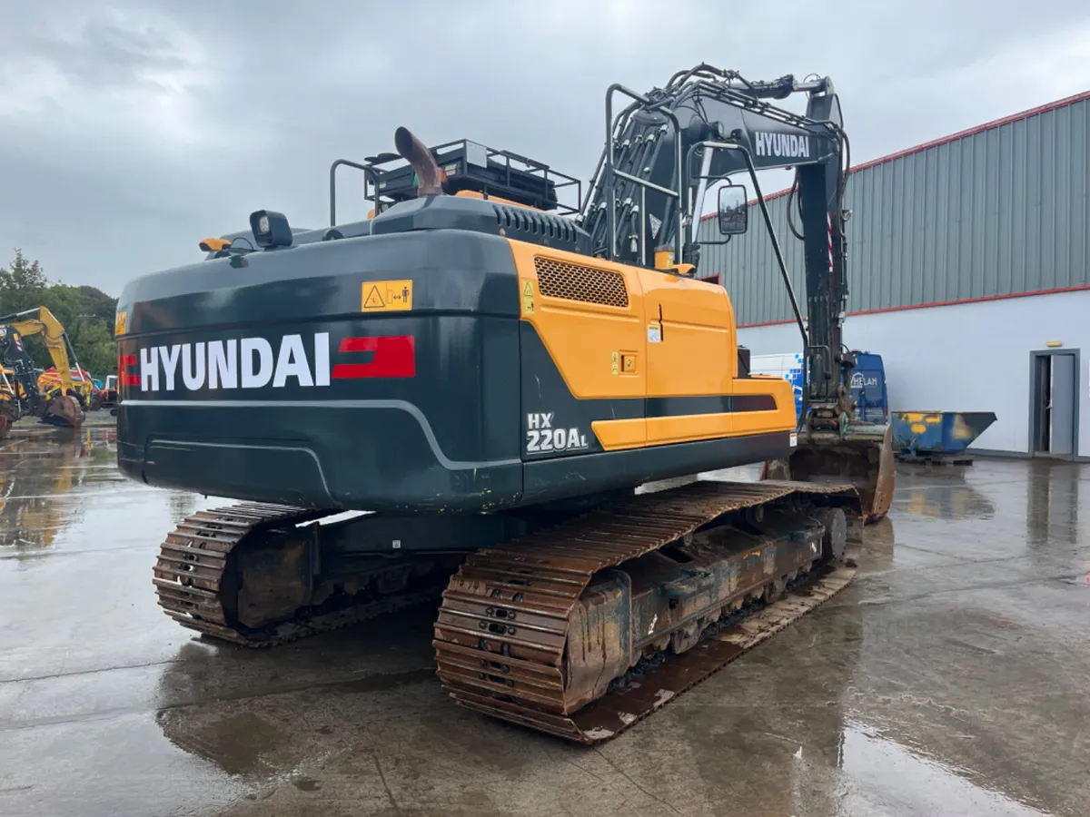 2022 Hyundai HX220AL Excavator - Image 4