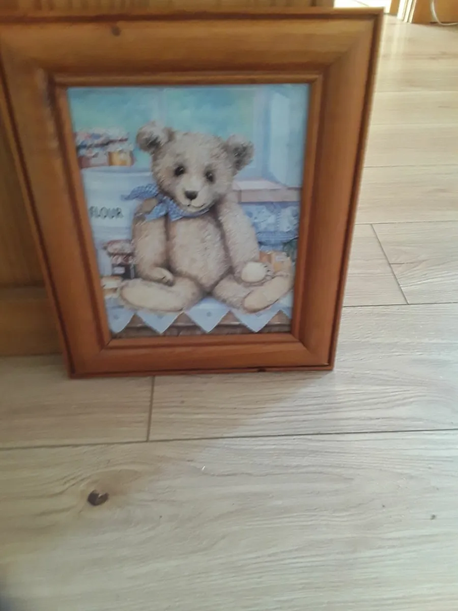 Brand new picture of teddy bear in pine frame - Image 4