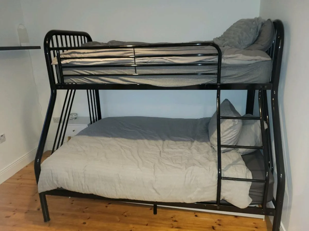 Triple bunk bed - Image 1
