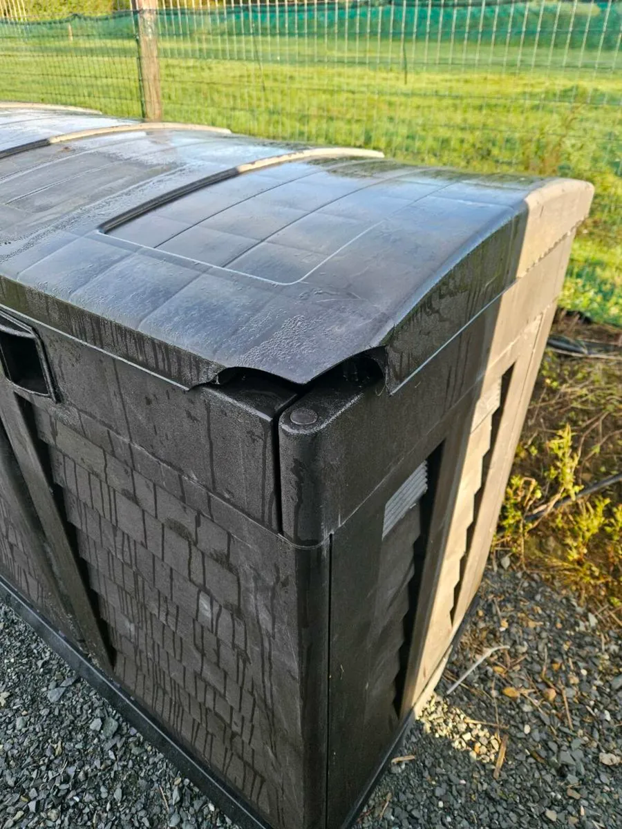 Outdoor storage box - Image 2