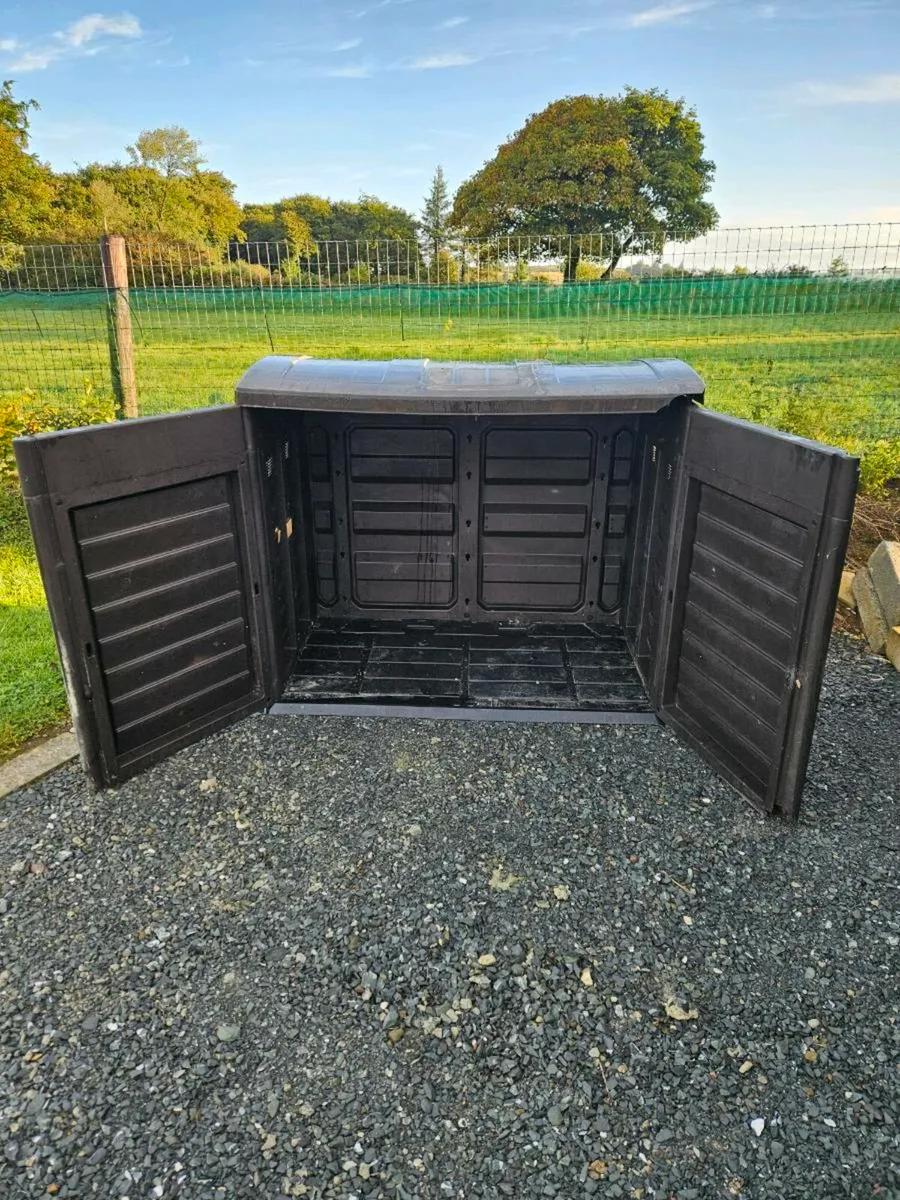 Outdoor storage box - Image 3